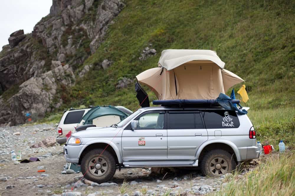 Car roof tent