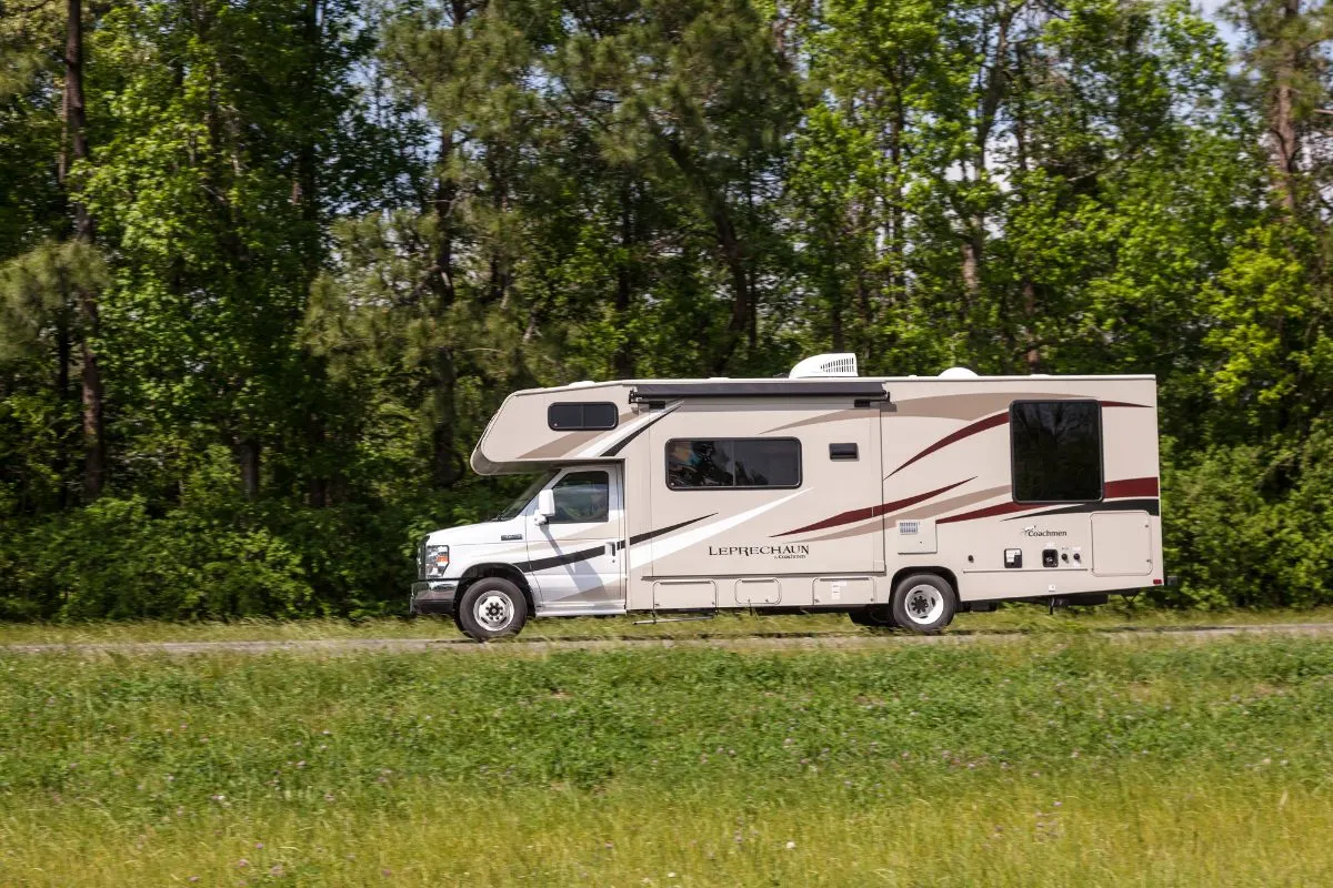 Phoenix USA Phoenix Cruiser 2910D on camp site.