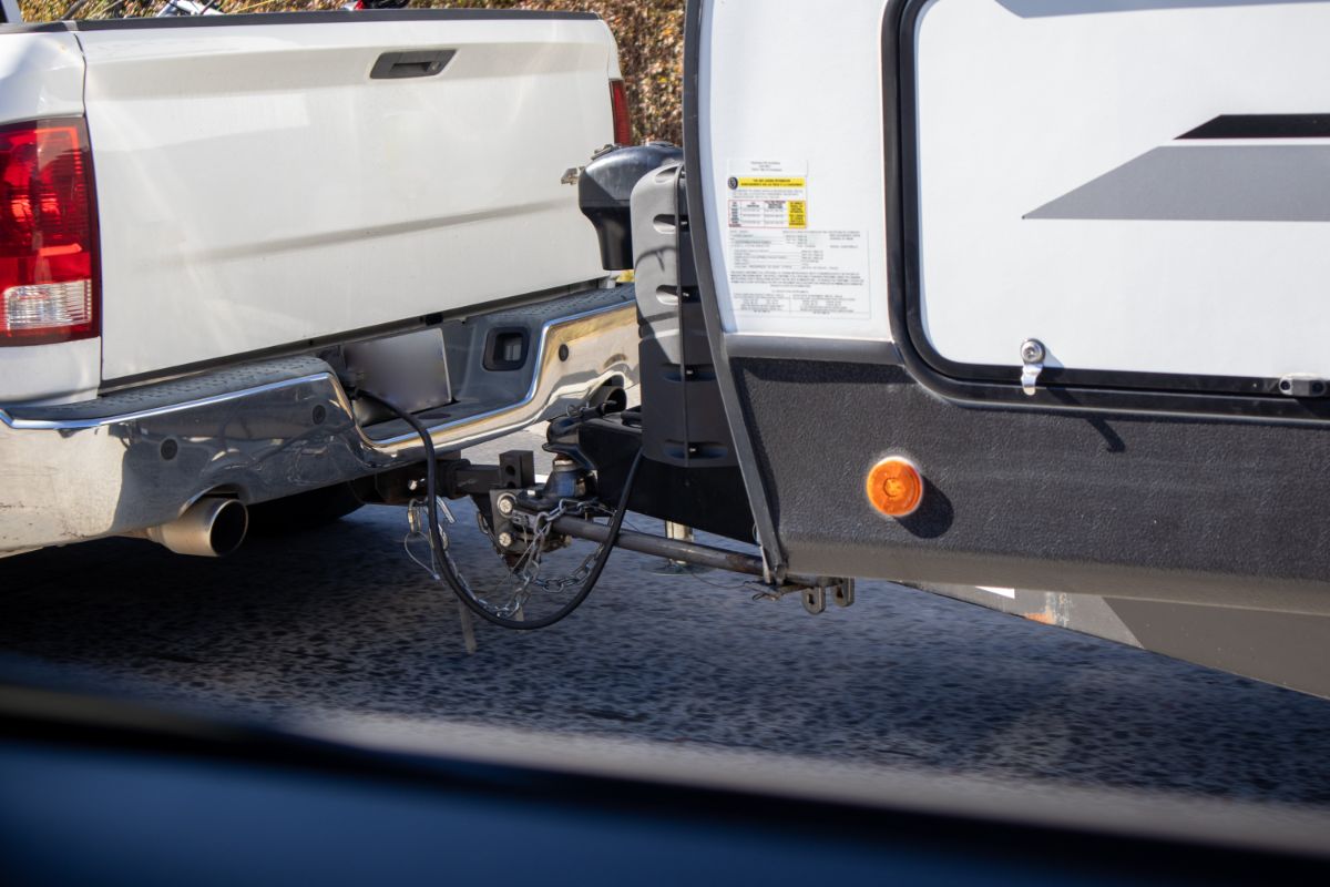 A truck pulling RV using hitches.