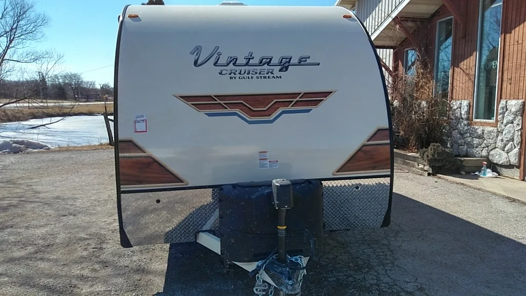 Front view of the New 2024 Gulf Stream VINTAGE CRUISER 19ERD Travel Trailer RV.