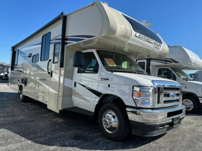 New 2023 Coachmen Leprechaun LEPRECHAUN 319 Class C RV (Floor Plan)