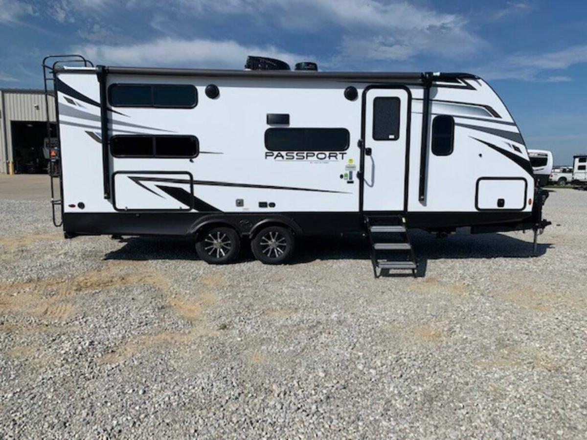 New 2023 Keystone Rv Passport SL 221BH Travel Trailer RV