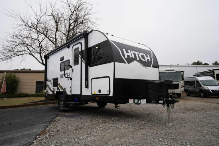 New 2022 Cruiser RV Hitch 17BHS Travel Trailer RV (Floor Plan)