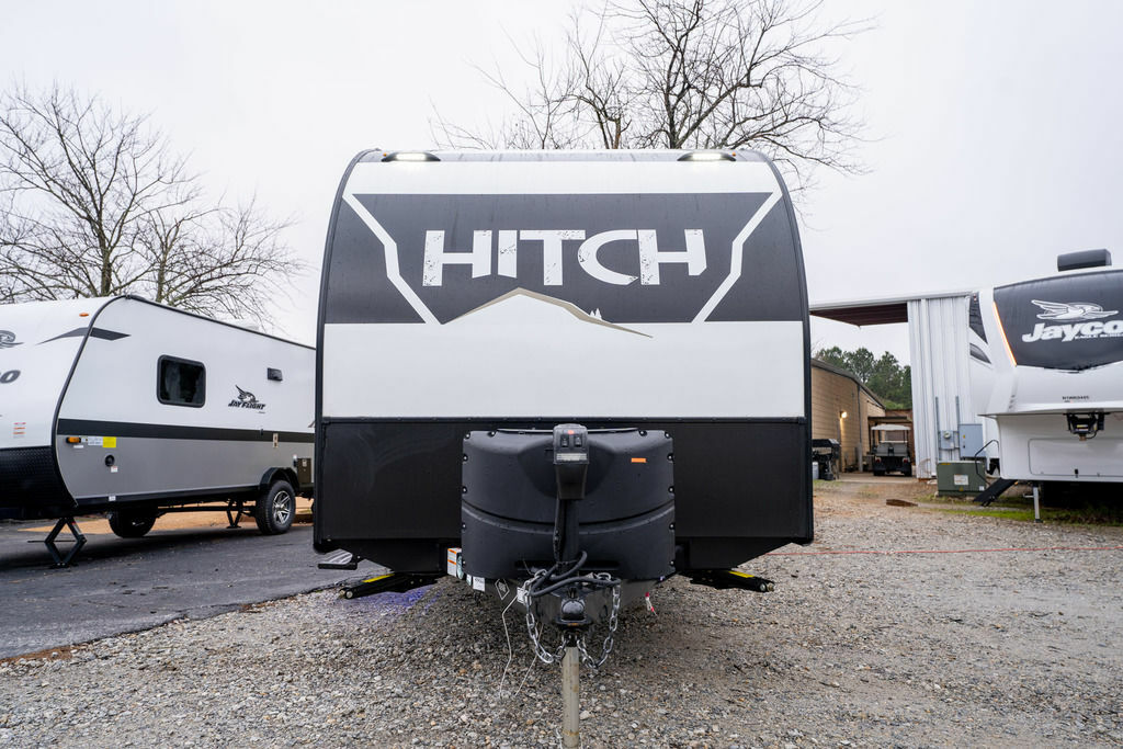 Front view of the New 2022 Cruiser Rv Hitch 17BHS Travel Trailer RV.