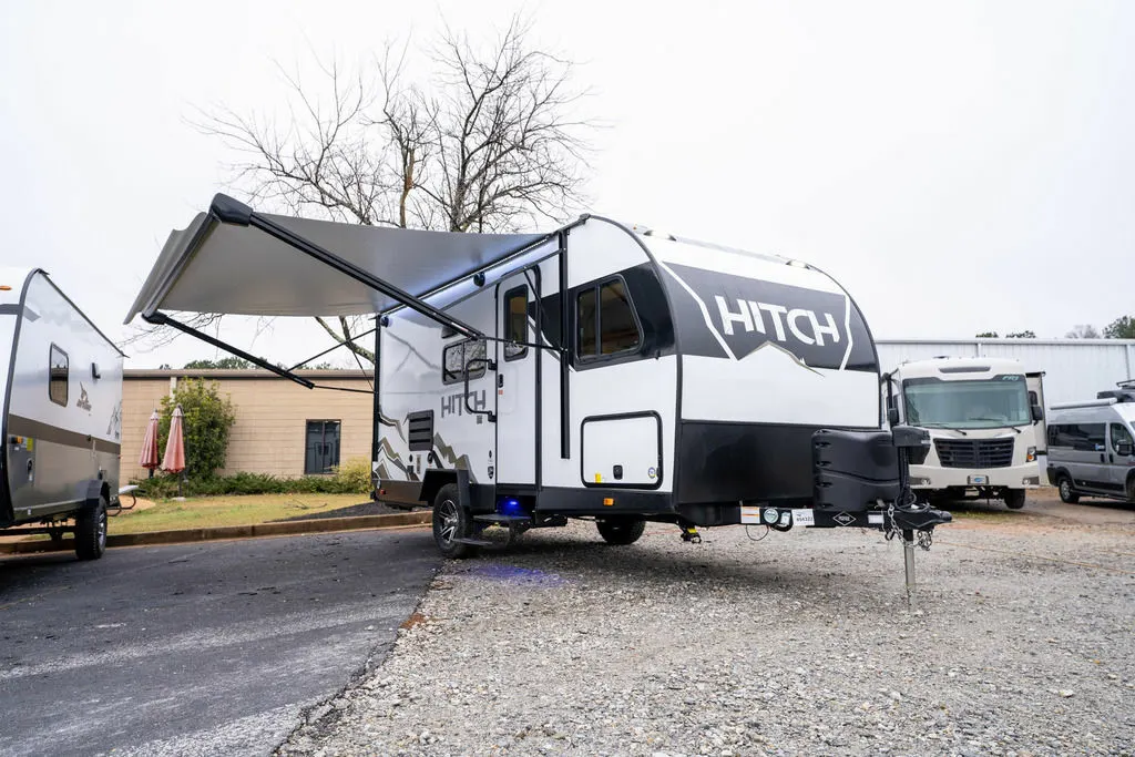 Front view of the New 2022 Cruiser Rv Hitch 17BHS Travel Trailer RV.