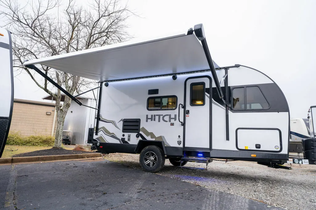 Side view of the New 2022 Cruiser Rv Hitch 17BHS Travel Trailer RV.