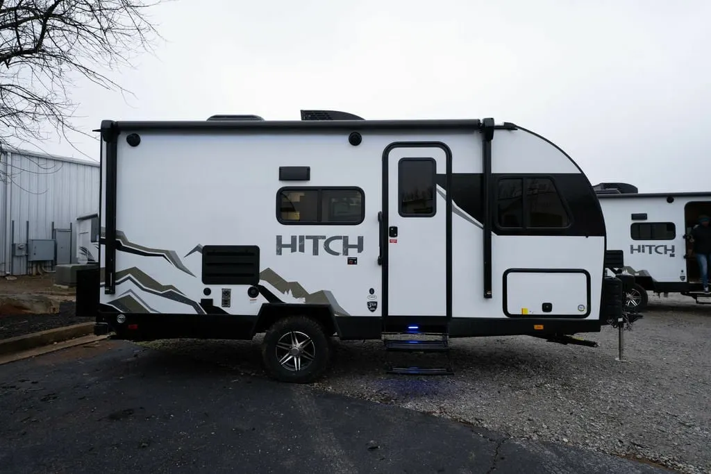 Side view of the New 2022 Cruiser Rv Hitch 17BHS Travel Trailer RV.