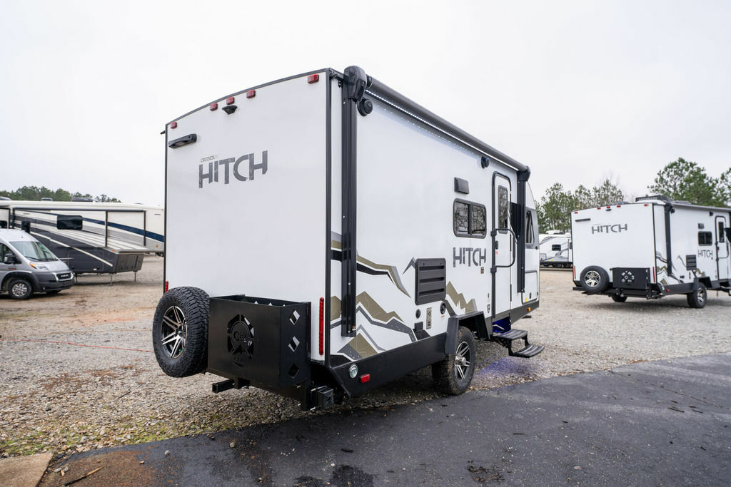 Rear view of the New 2022 Cruiser Rv Hitch 17BHS Travel Trailer RV.