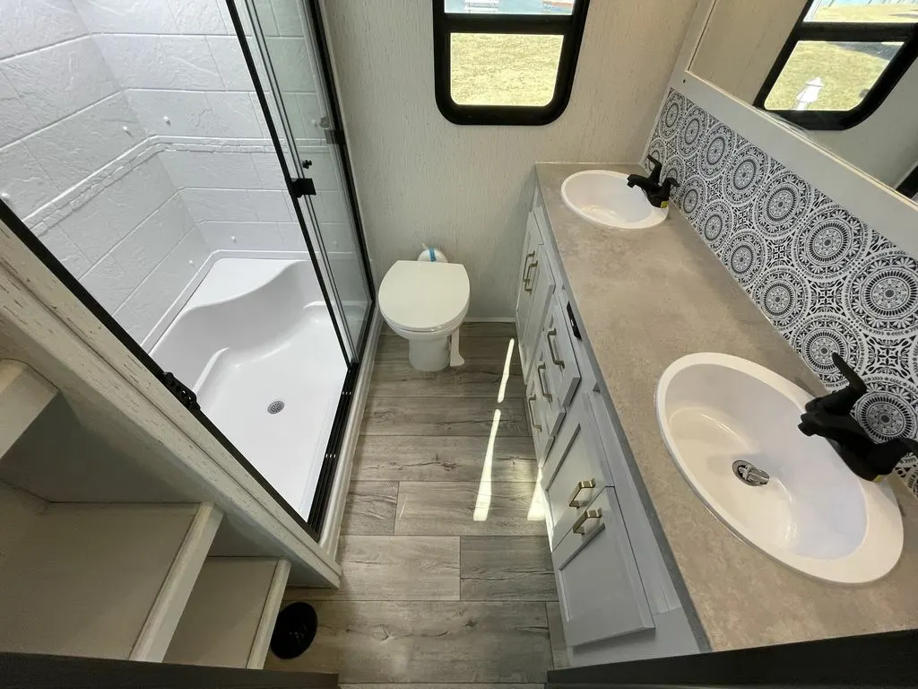 Bathroom with a sink, toilet and a walk-in shower.