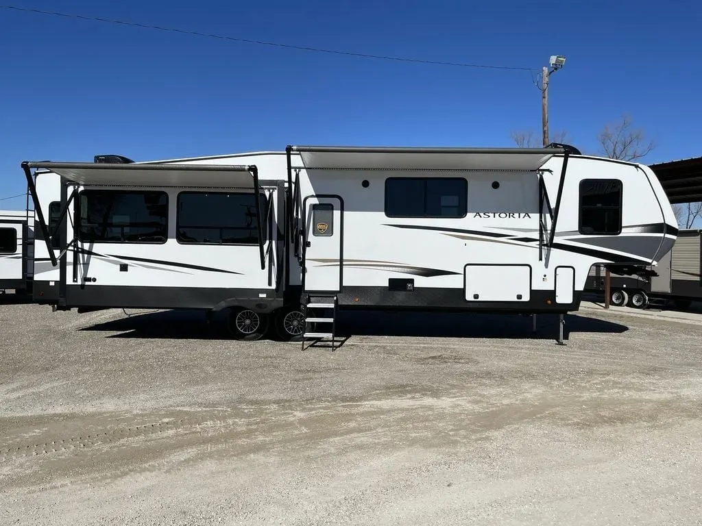 Side view of the New 2022 Dutchmen Astoria Platinum 3553MBP Fifth Wheel RV.