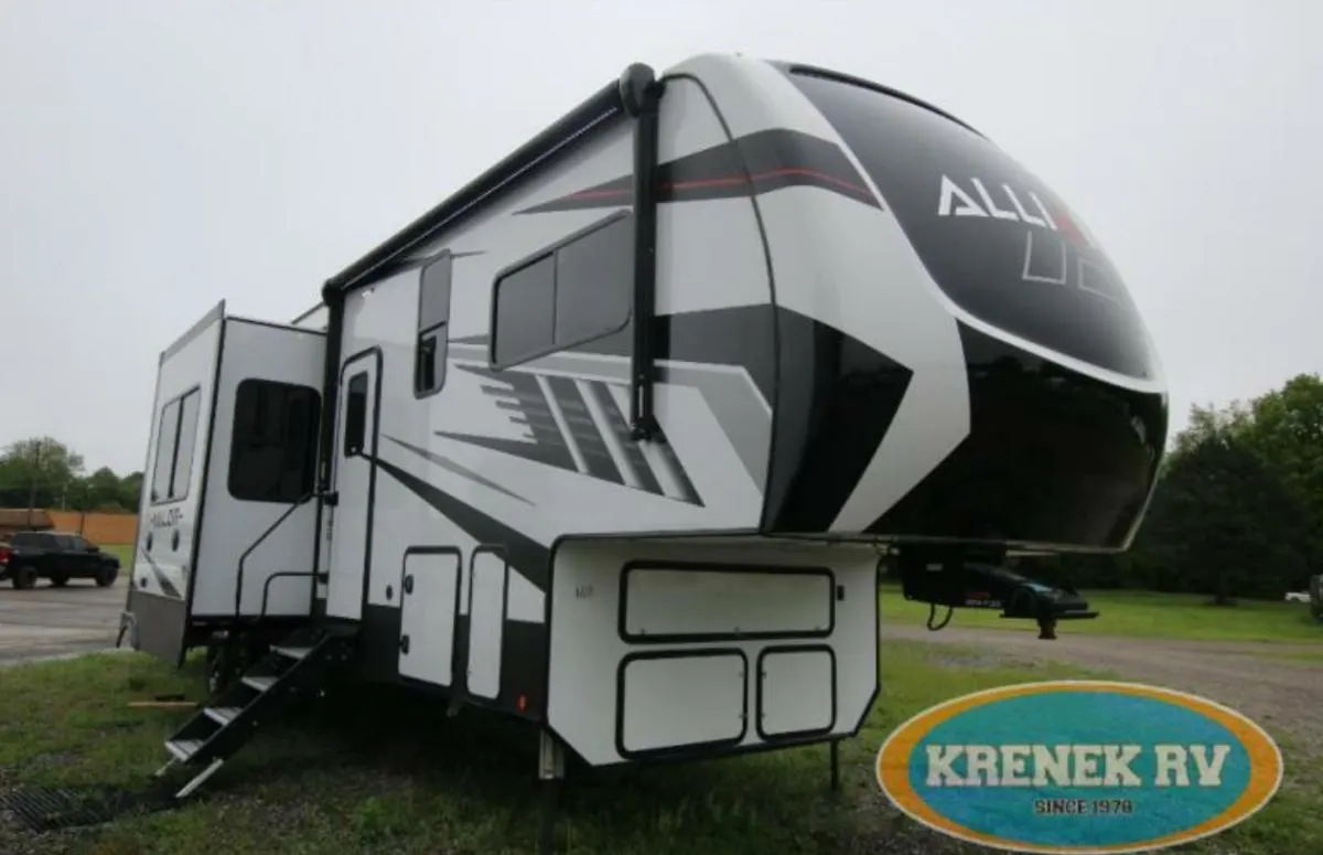 Front view of the New 2022 Alliance Rv Valor 37V13 Fifth Wheel Toy Hauler RV.