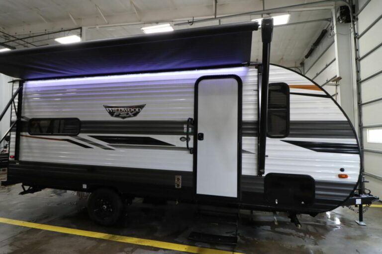 New 2022 Forest River Wildwood FSX 169RSK Travel Trailer RV (Floor Plan)