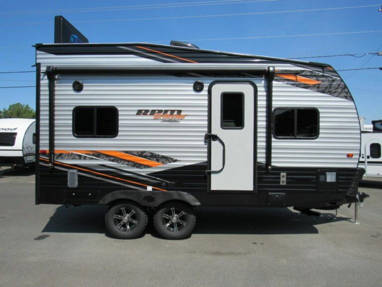 New 2022 Chinook Travel Trailer RPM Extreme 18FKLE Toy Hauler RV (Floor Plan)