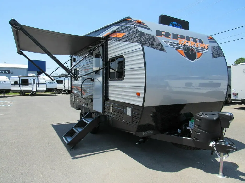 Front view of the New 2022 Chinook Travel Trailer RPM Extreme 18FKLE Toy Hauler RV.