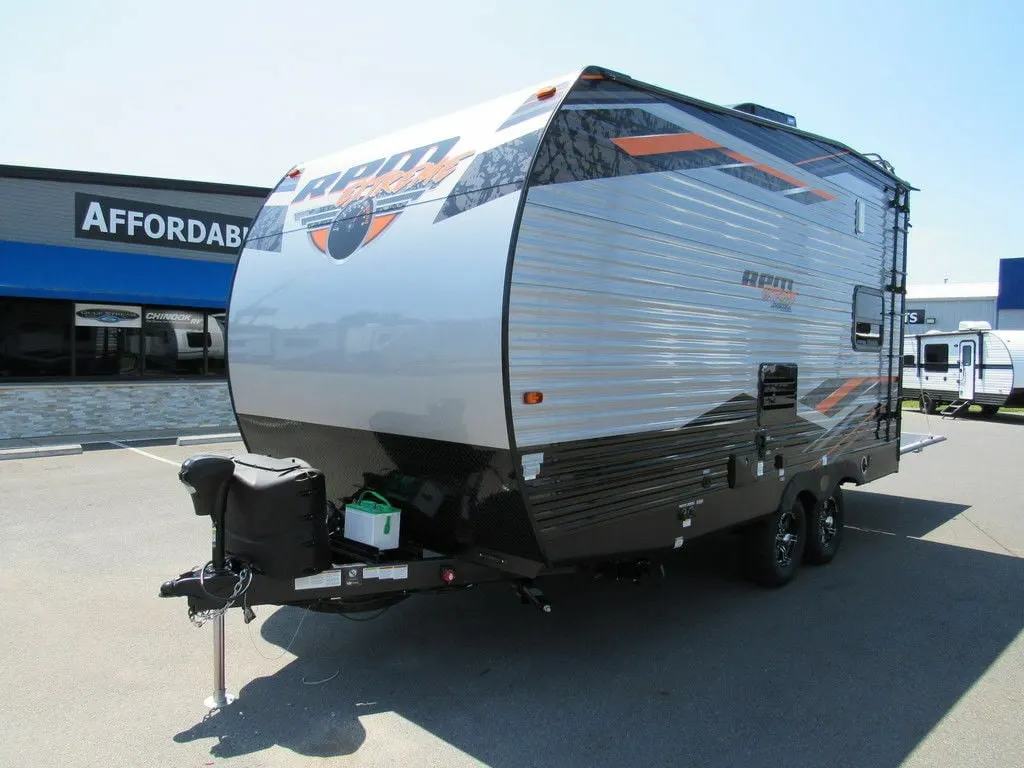 Front view of the New 2022 Chinook Travel Trailer RPM Extreme 18FKLE Toy Hauler RV.