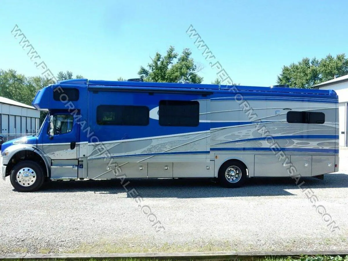 New 2025 Dynamax DX3 37BD Class C RV