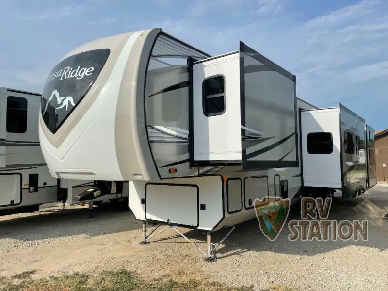 Front view of the New 2022 Highland Ridge Rv Mesa Ridge MF395BHS Fifth Wheel RV.