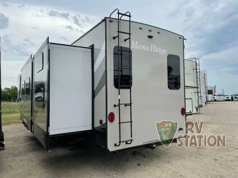 Rear view of the New 2022 Highland Ridge Rv Mesa Ridge MF395BHS Fifth Wheel RV.