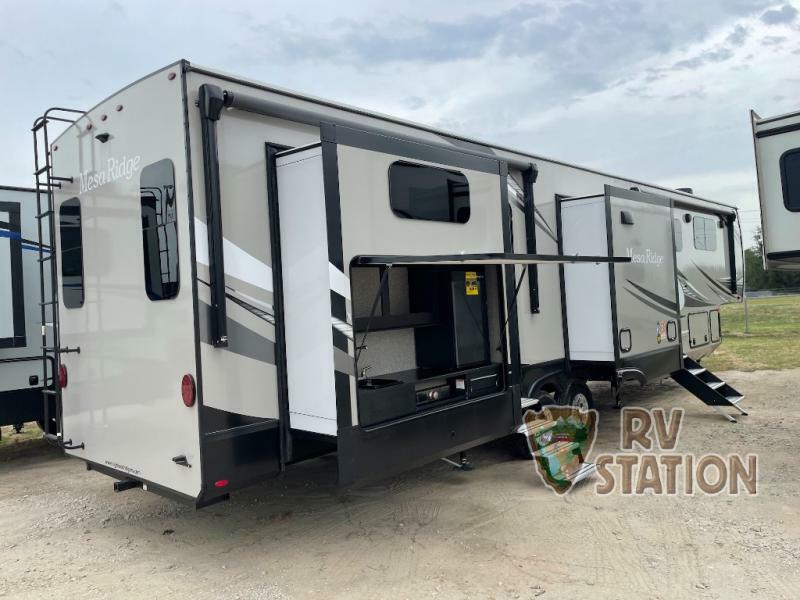 Side view of the New 2022 Highland Ridge Rv Mesa Ridge MF395BHS Fifth Wheel RV.