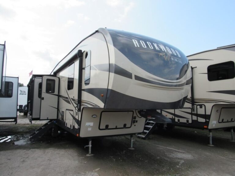 New 2022 Forest River Rockwood Signature 2893BS Travel Trailer RV (Floor Plan)