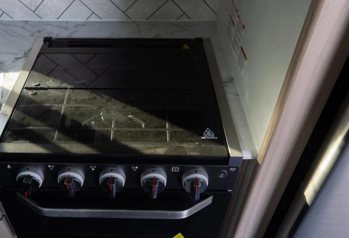 Kitchen with a gas burner.