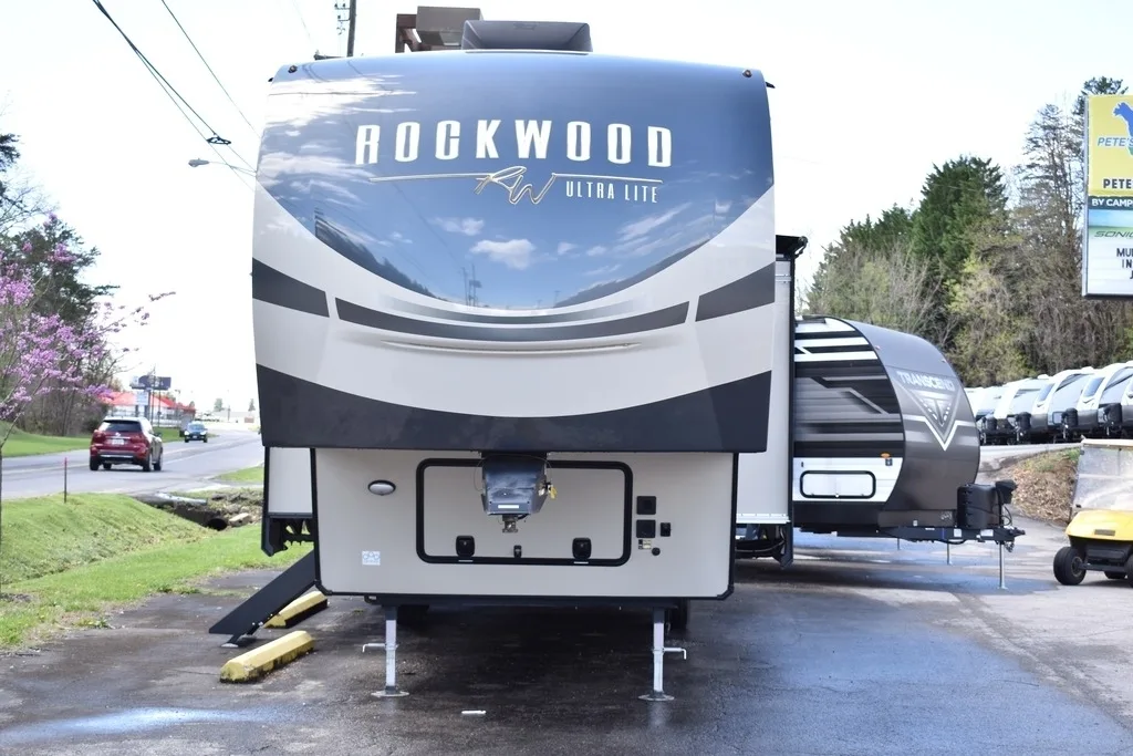 Front view of the New 2022 Forest River Rockwood Signature 2892RB Travel Trailer RV.