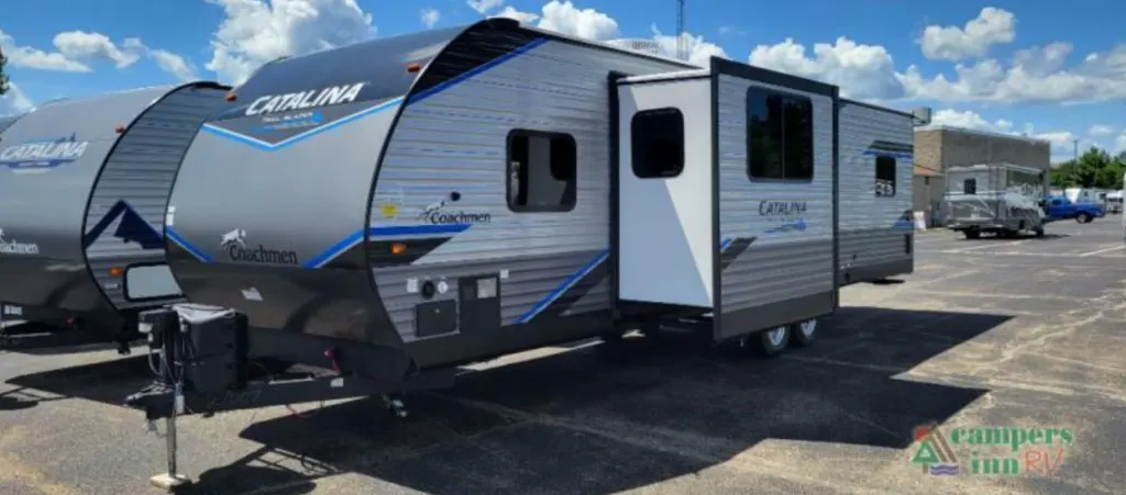 Front view of the New 2022 Coachmen Rv Travel Trailer Catalina Trail Blazer 29THS Toy Hauler RV.