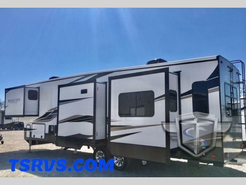 Side view of the New 2022 Heartland Bighorn Traveler 35BK Fifth Wheel RV.