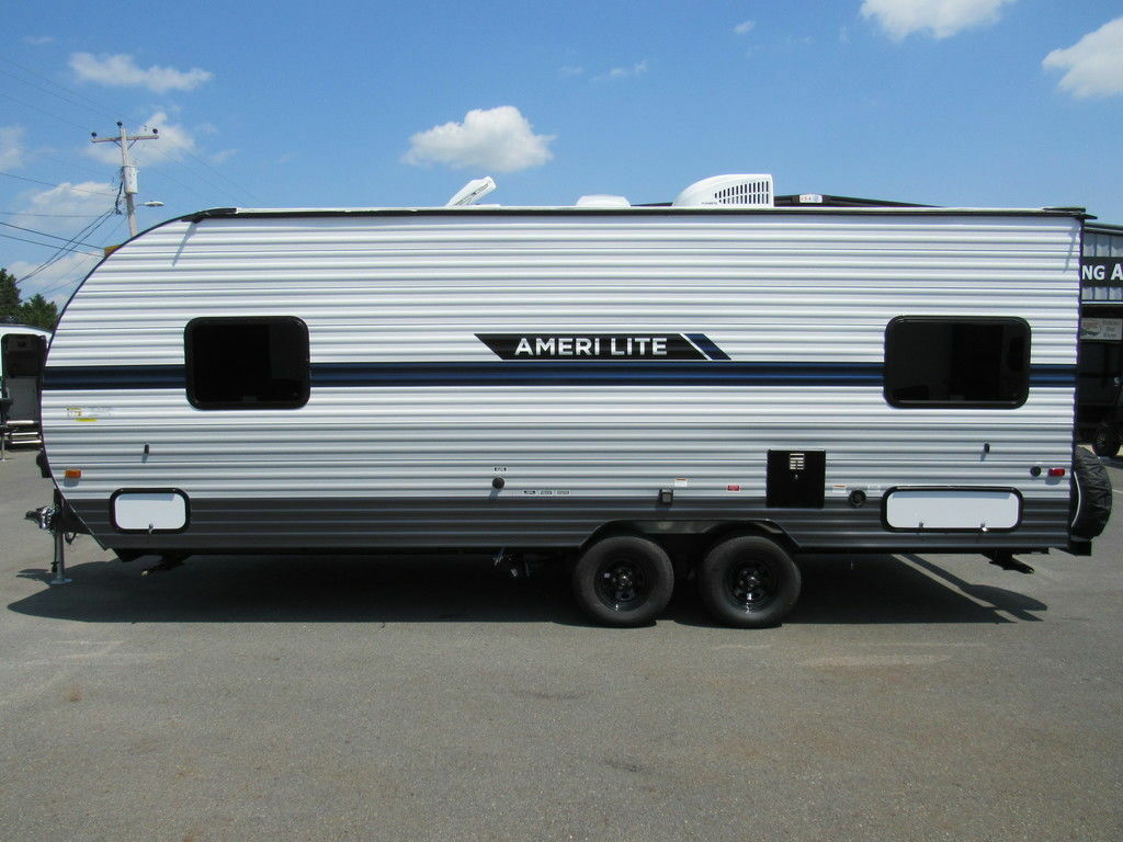 Side view of the New 2022 Gulf Stream Amerilite 22RSD Travel Trailer RV.