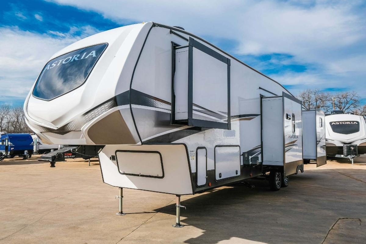 Front view of the New 2022 Dutchmen Astoria 3343BHF Fifth Wheel RV.