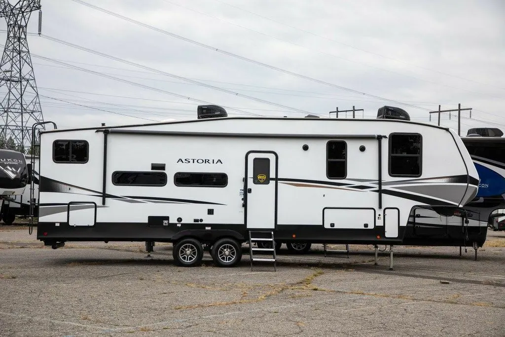 Side view of the New 2022 Dutchmen Astoria 1500 2943BHF Fifth Wheel RV.