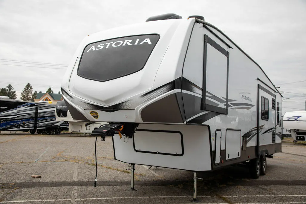 Front view of the New 2022 Dutchmen Astoria 1500 2943BHF Fifth Wheel RV.