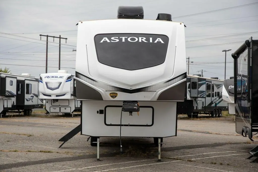 Front view of the New 2022 Dutchmen Astoria 1500 2943BHF Fifth Wheel RV.