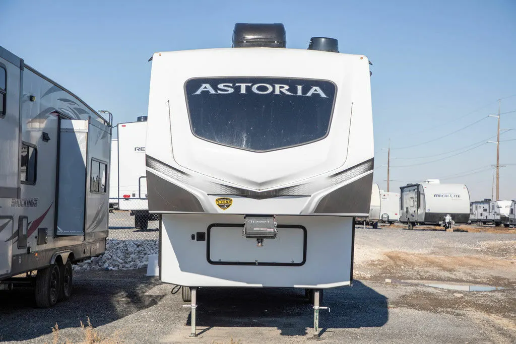 Front view of the New 2022 Dutchmen Astoria 1500 2943BHF Fifth Wheel RV.