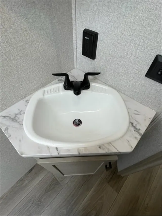 Bathroom sink