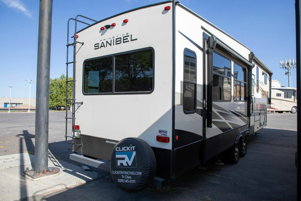 Rear view of the New 2022 Prime Time Sanibel 3102WB Fifth Wheel RV.