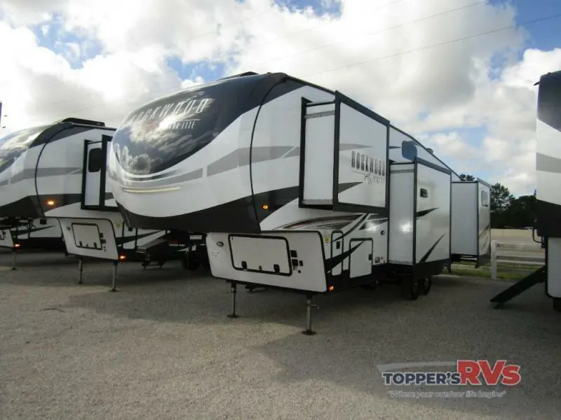 Front view of the New 2022 Forest River Rockwood Ultra Lite FW 2892RB Fifth Wheel RV.