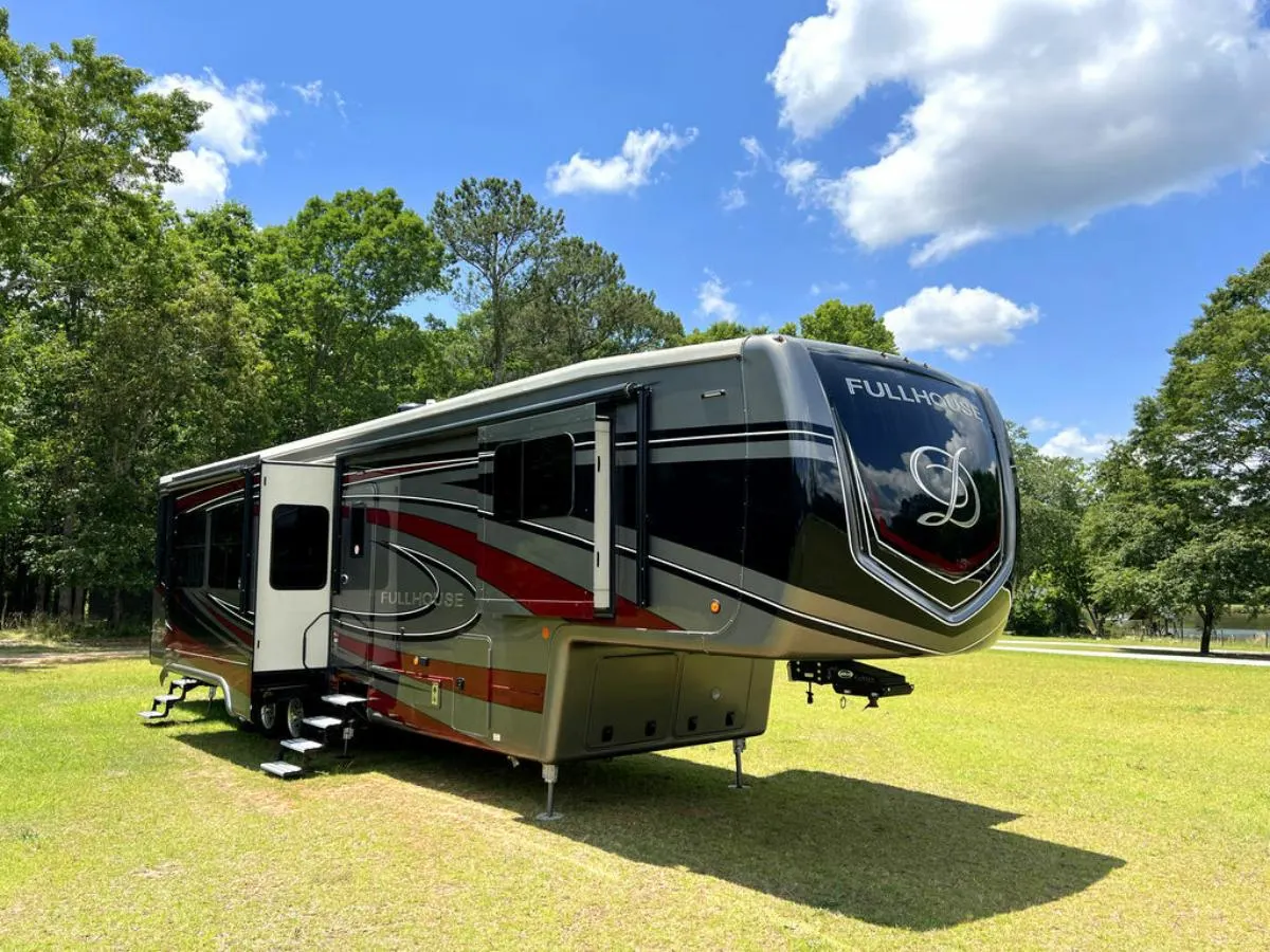 New 2022 DRV Fifth Wheel Fullhouse Full House Luxury LX455 Toy Hauler RV