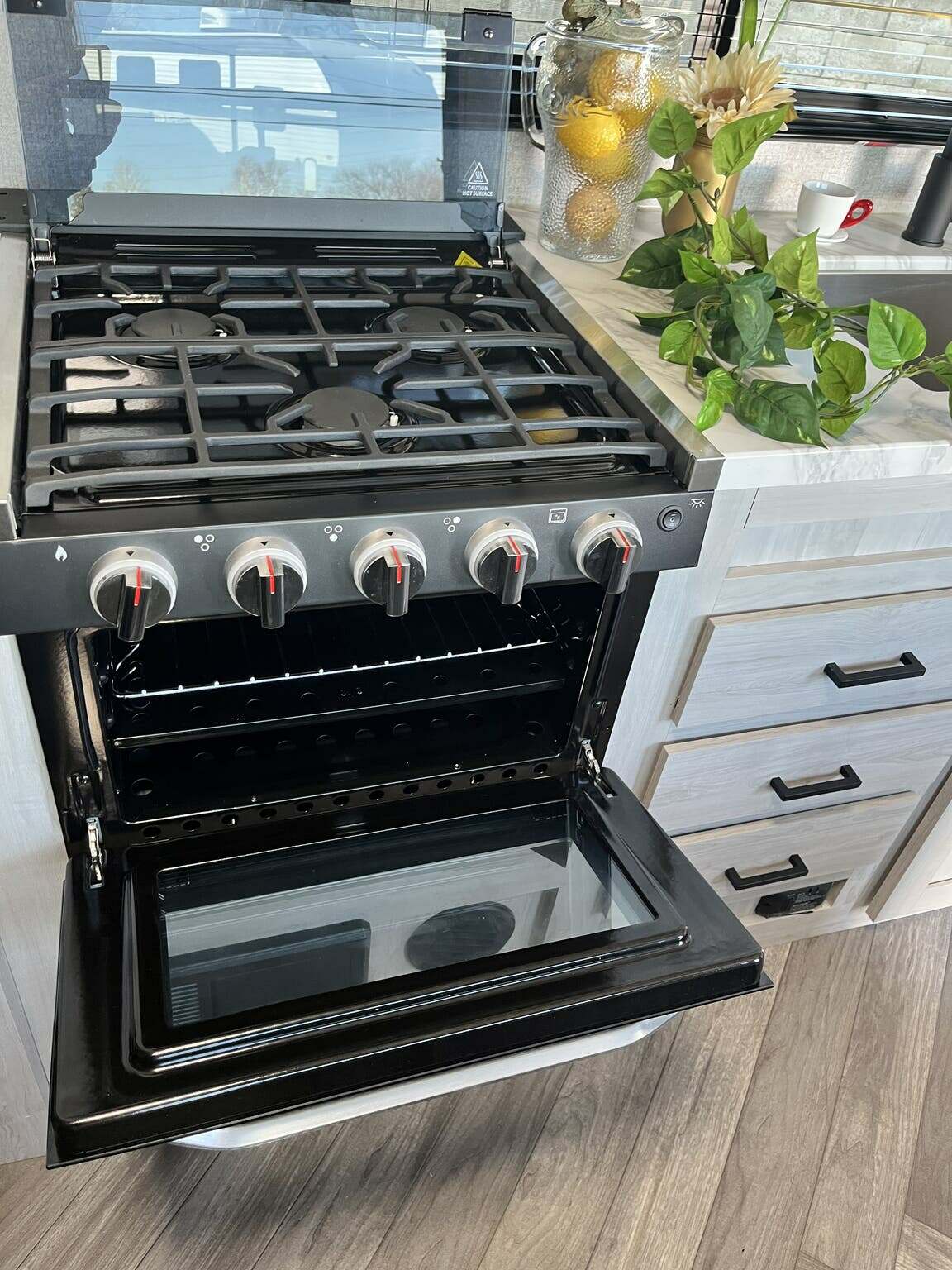 Kitchen with a gas burner and drawers.