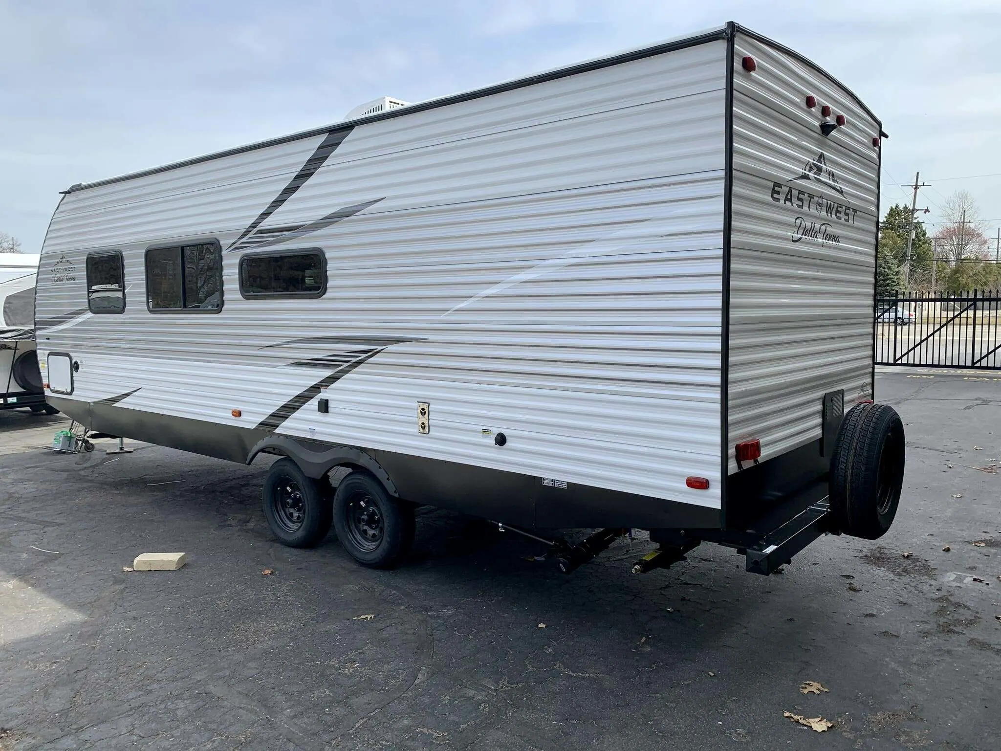 Side view of the New 2022 East To West Della Terra 250BH Travel Trailer RV.