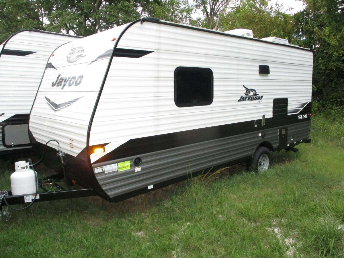 New 2022 Jayco Jay Flight SLX 195RB Front Queen, Rear Bath & Large Pan Travel Trailer RV (Floor Plan)