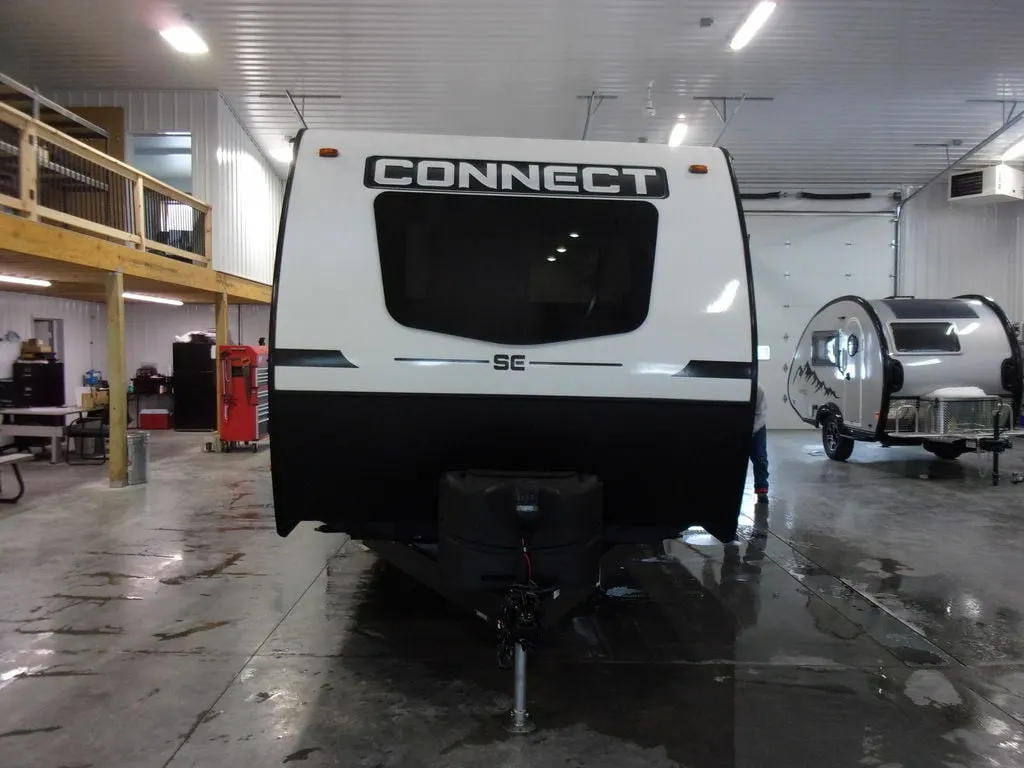 Front view of the New 2022 Kz Rv Connect SE C271BHKSE Travel Trailer RV.