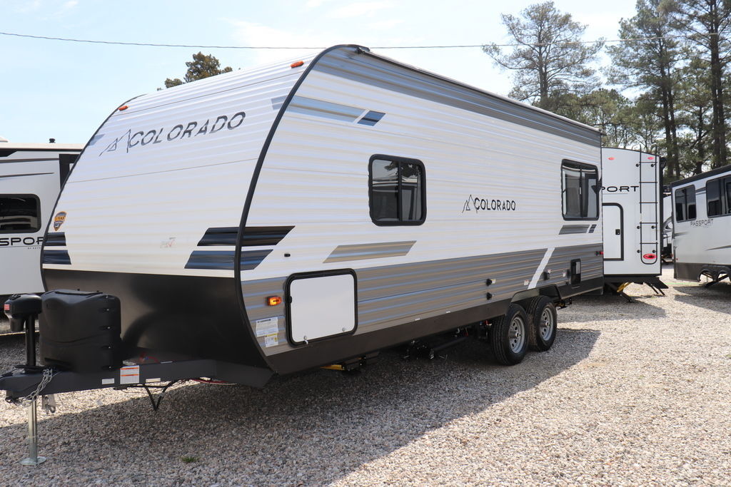 Side view of the New 2022 Dutchmen Colorado 21RDC Travel Trailer RV.