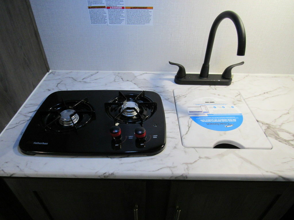 Kitchen with a gas burner and a sink.