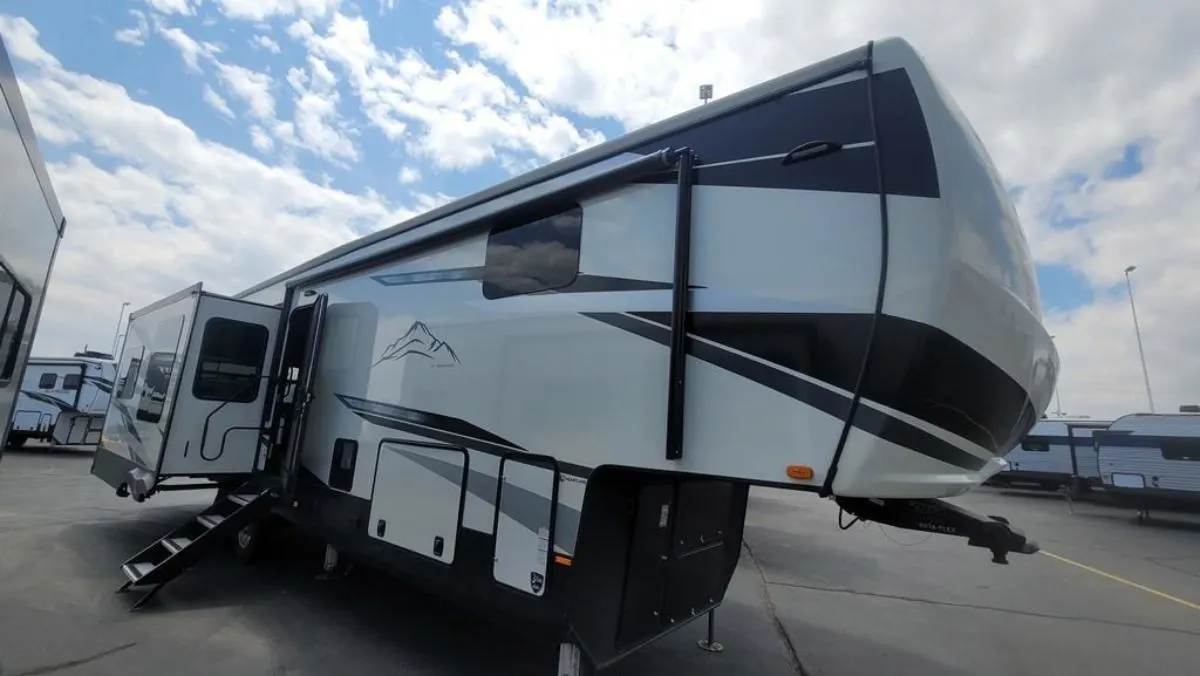 New 2022 Heartland Big Country 3703RK Fifth Wheel RV