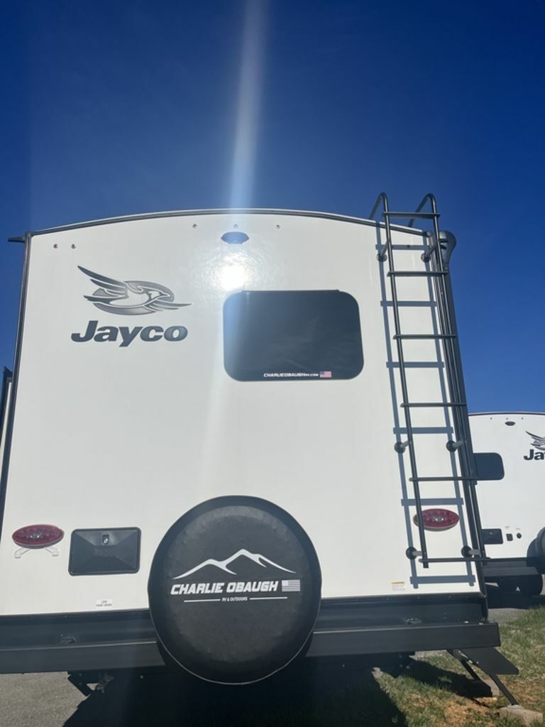 Rear view of the New 2022 Jayco White Hawk 27RB Travel Trailer RV.