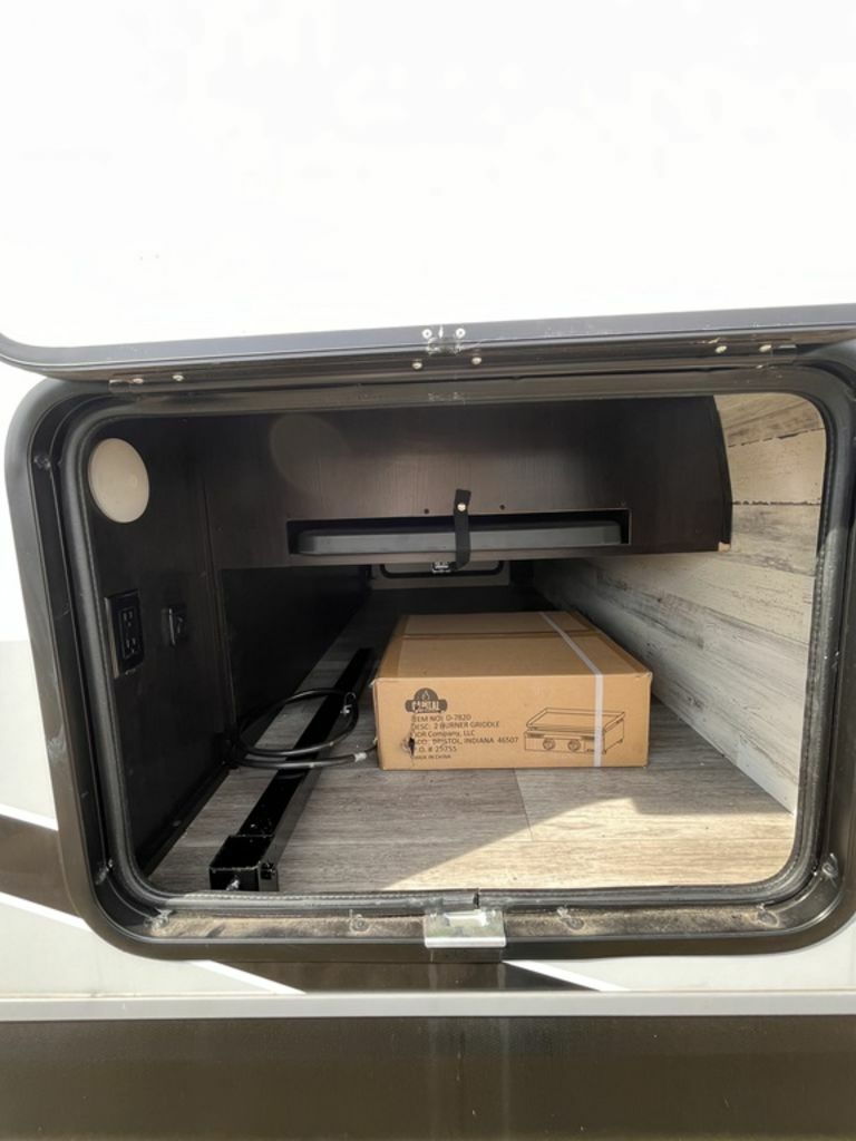 Storage compartment