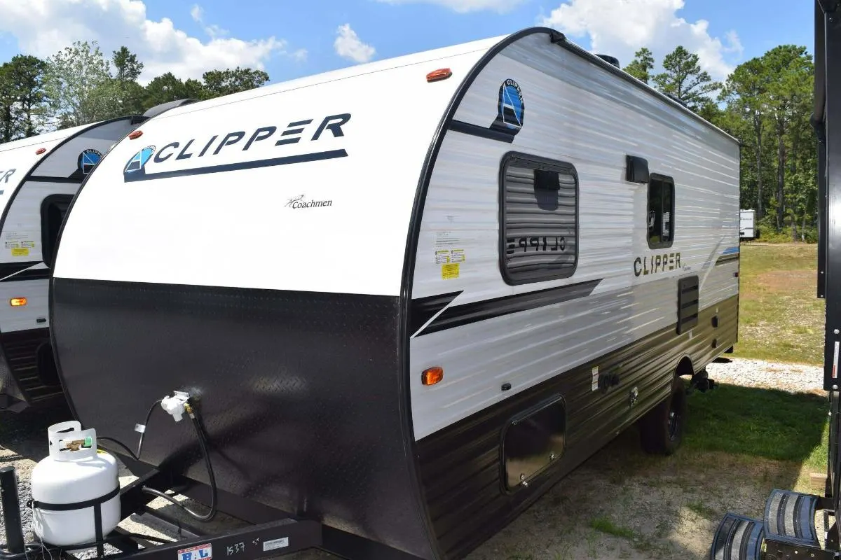 Side view of the New 2022 Coachmen Clipper Ultra-Lite 182DBU Travel Trailer RV.