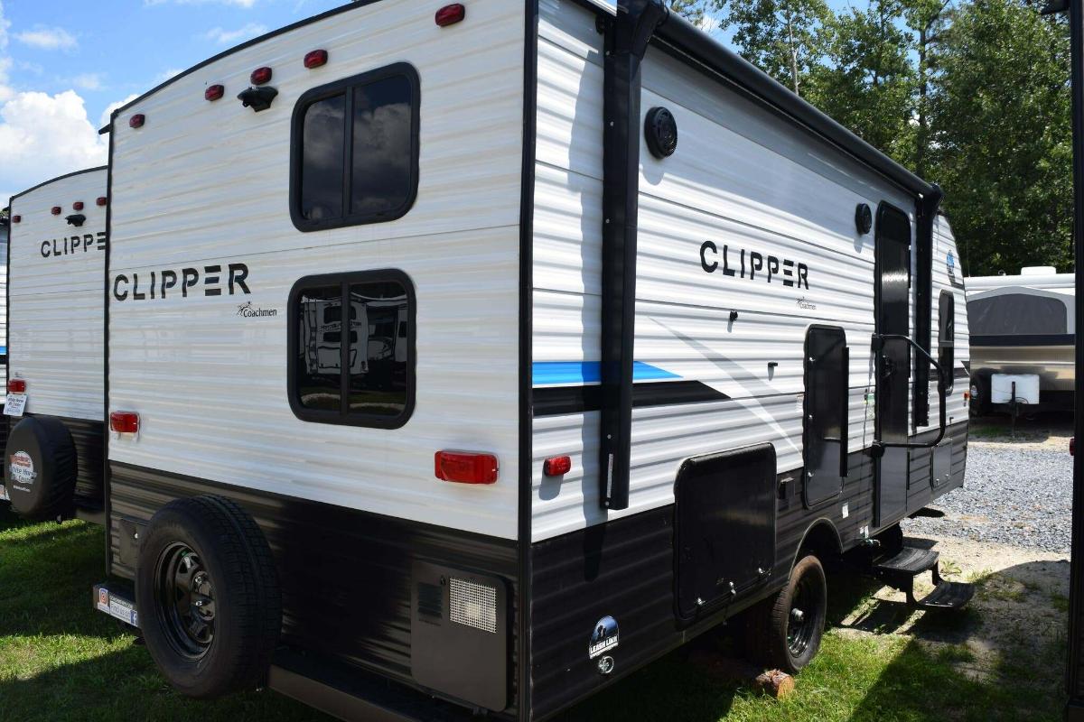 Rear view of the New 2022 Coachmen Clipper Ultra-Lite 182DBU Travel Trailer RV.