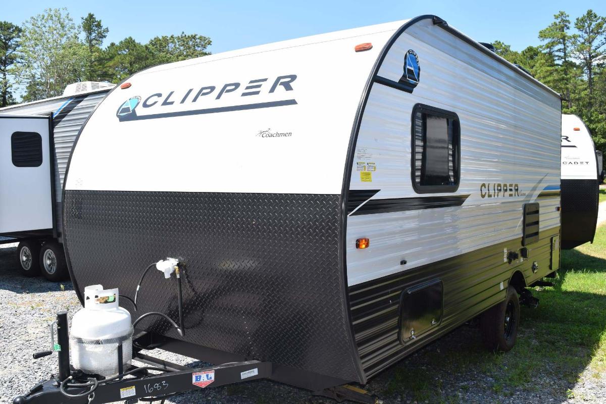 Front view of the New 2022 Coachmen Clipper Ultra-Lite 162RBU Travel Trailer RV.